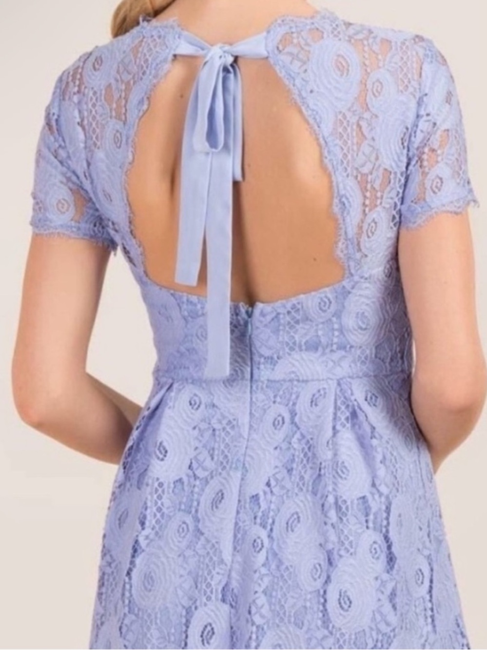 Francesca’s Lace Tie-Back Midi Dress in Lavender Size M